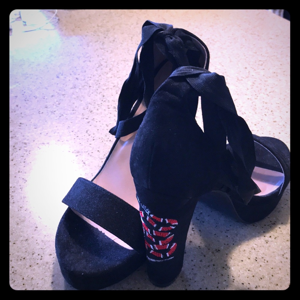 Black red and white platform heel